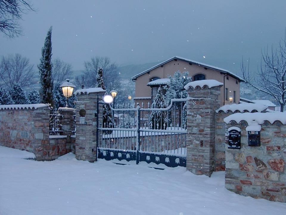 Residenza Le Querce Bilocale Villa Fossato di Vico ภายนอก รูปภาพ